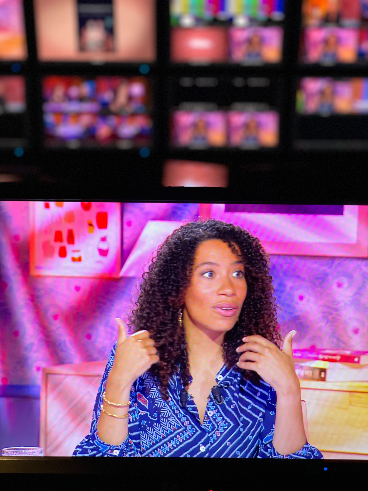 Charline Gayault lors d’une intervention télévisée sur la grossesse et la santé des femmes